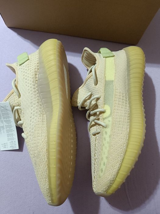 Adidași Yeezy Bost