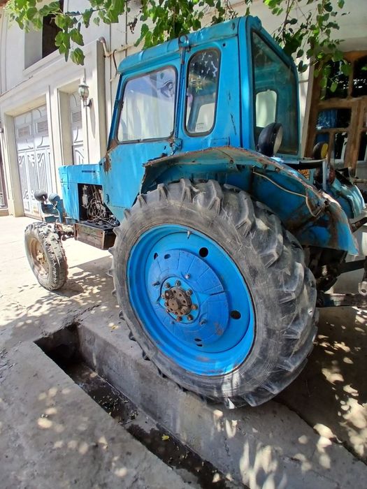 Traktor sotiladi