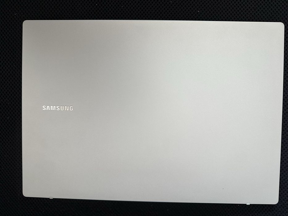 Лаптоп Samsung нов!