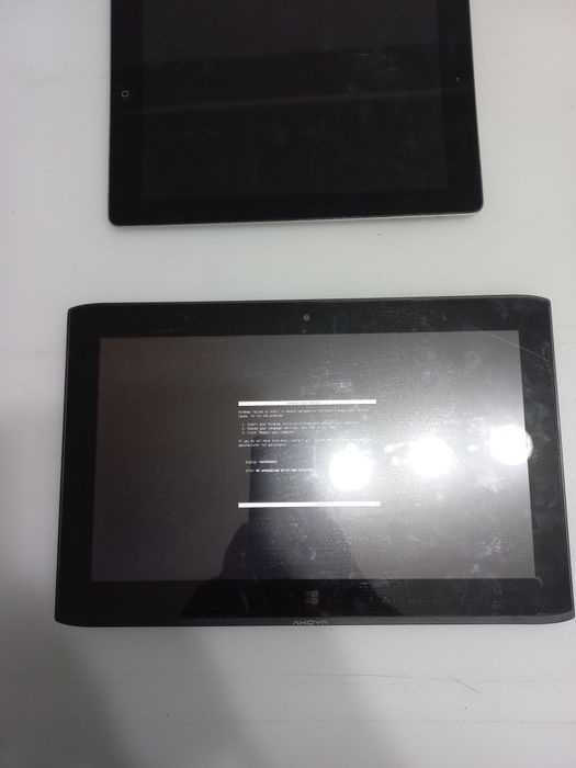 Medion Akoya P2214T si Ipad2  tableta