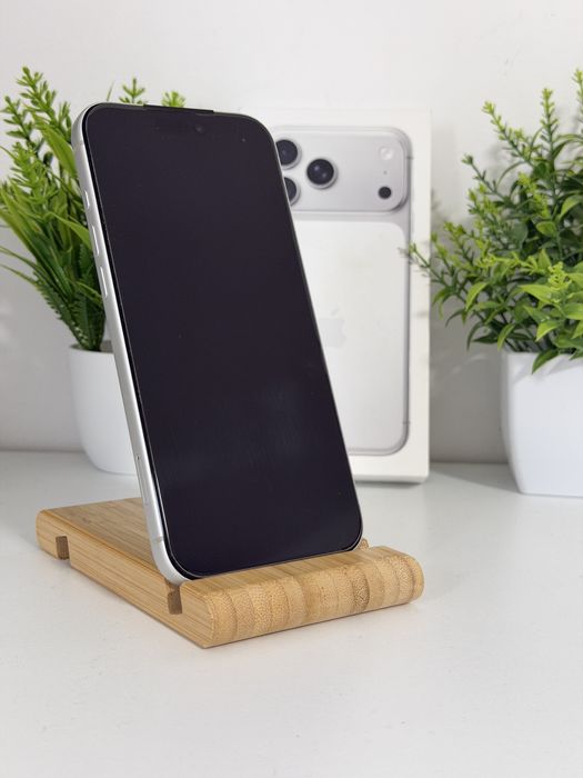 Iphone 17 pro max cu 10 huse , 100% bateria , impecabil , garantie , fullbox
