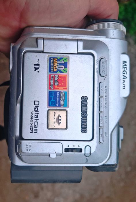 Продам цифровую видеокамеру Samsung VP-D903Di