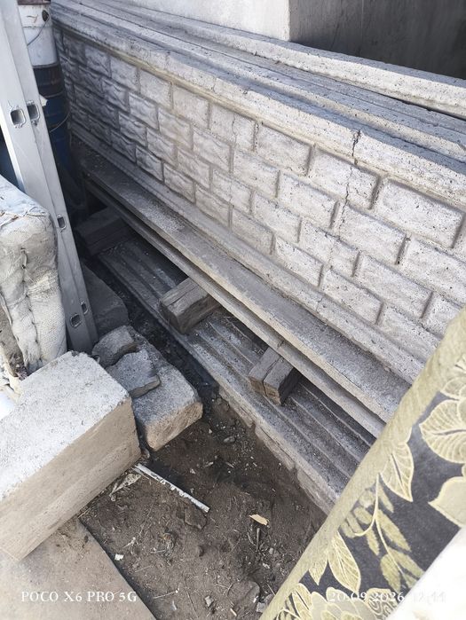 Бетонные плиты для забора.