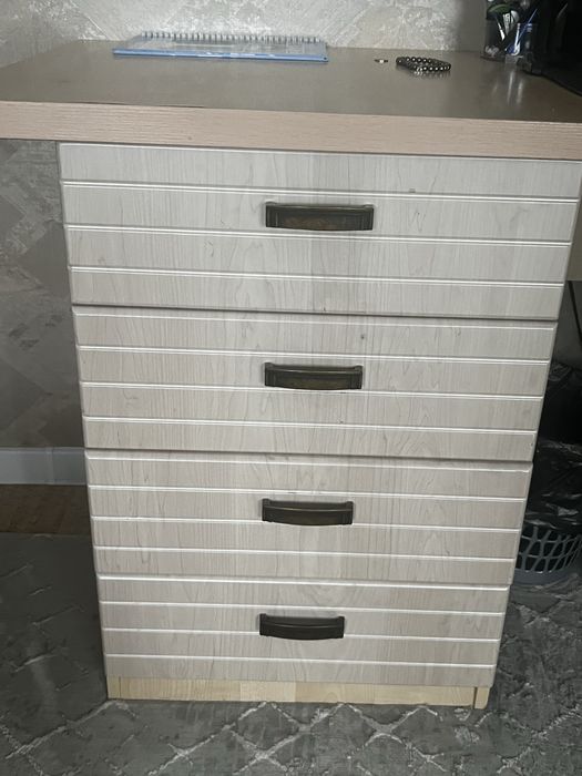 Продам письменный стол