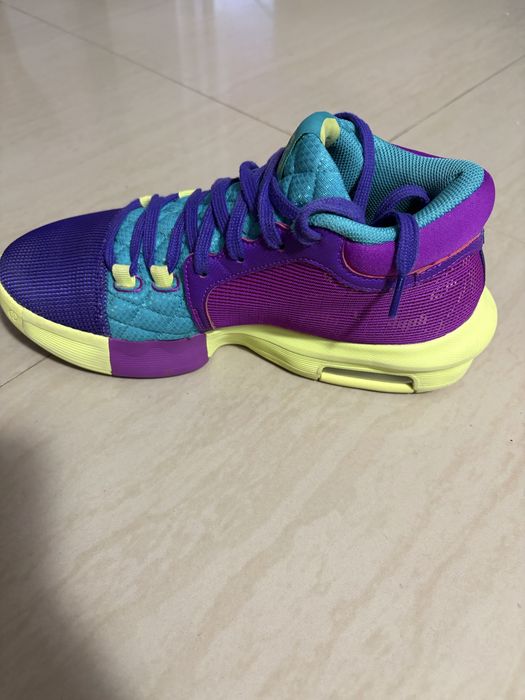 Adidasi Baschet Lebron Witness