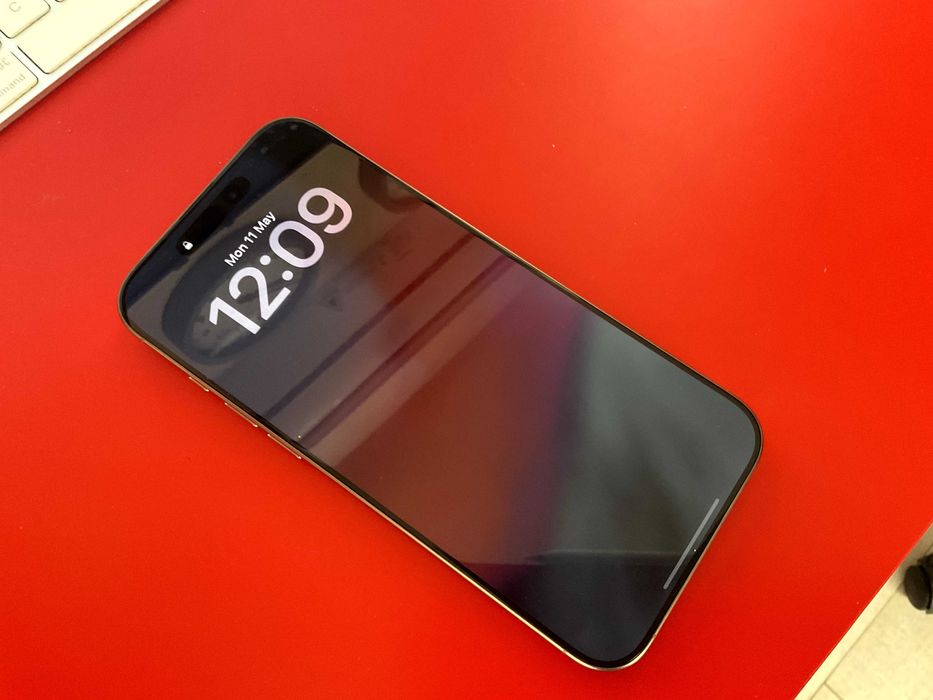 iPhone 16 Pro Max 1TB eSIM - Неразличим от нов