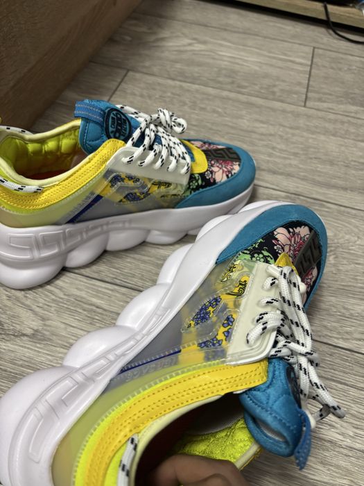 Versace chain reaction