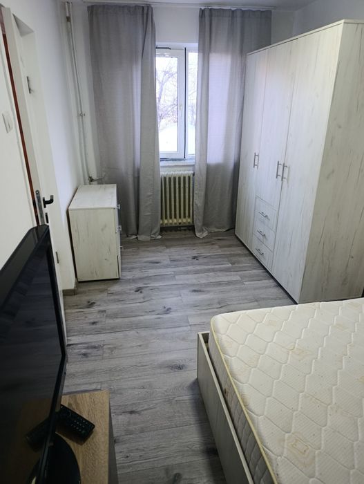Închirierez apartament 3 camere