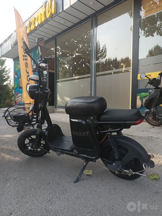Wasat skuteri srochna sotiladi