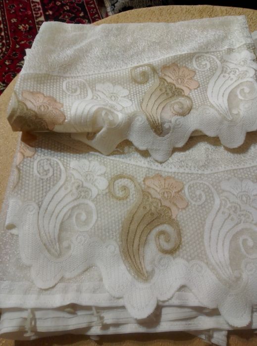 Шторы кухонные по 150 см.2 штуки.