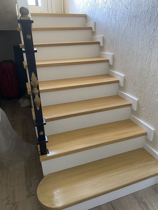 Монтаж лестница. Ступенки перил балясин