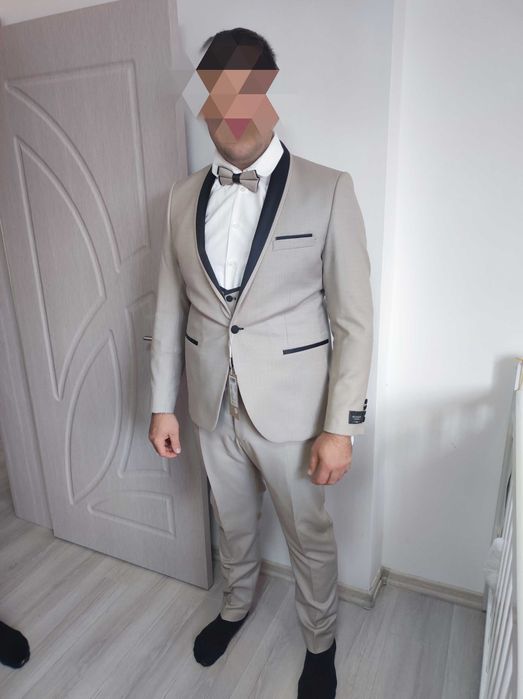 Официален мъжки костюм