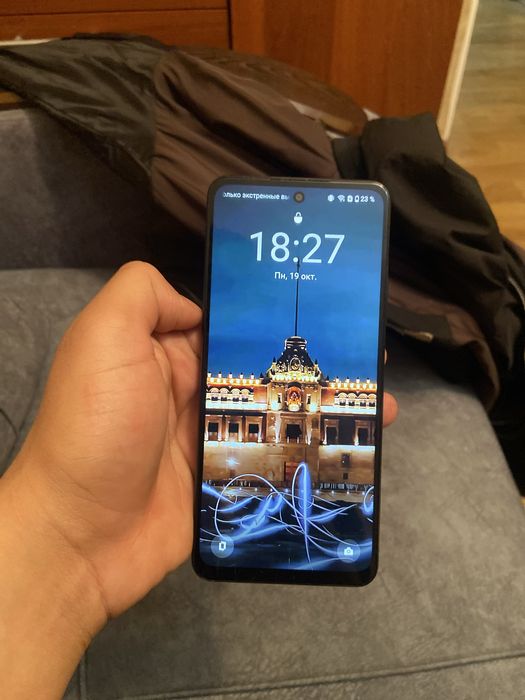 realme C71 экран чут царапина.