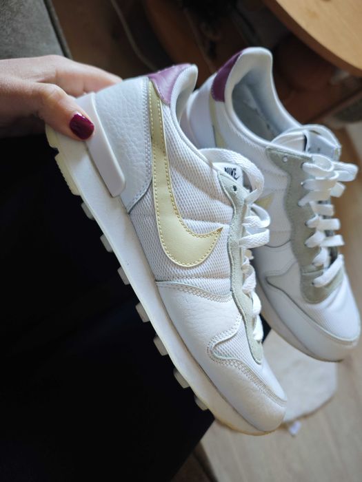 Маратонки Nike, бели на цвят