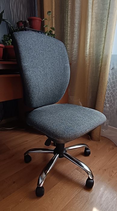 Продам компьютерное кресло срочно! недорого