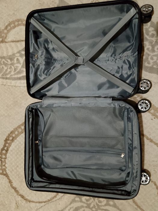 Продам чемодан б/у