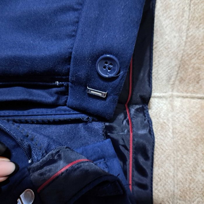 Продам школьный костюм