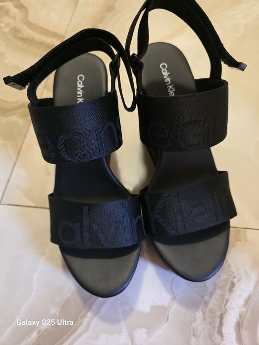 Sandale Calvin Klein noi fără etichetă mărimea 37