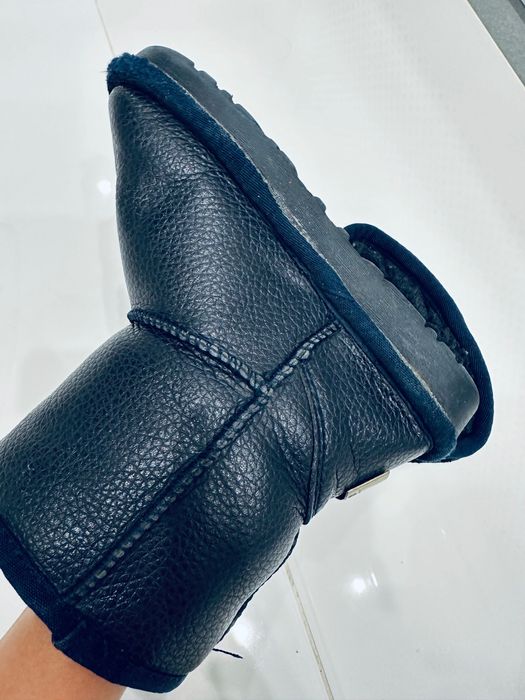 Продам детские сапоги угги 26 размера