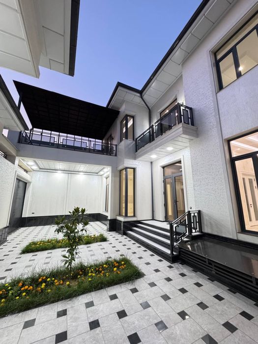 Хай тек усулидаги участка сотилади 7 хонали 2 этаж + подвал