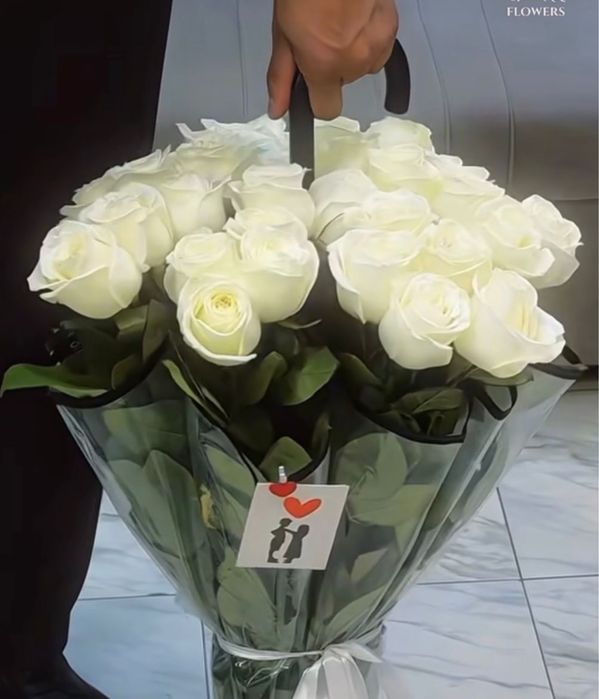 Ақ роза зонтикпен