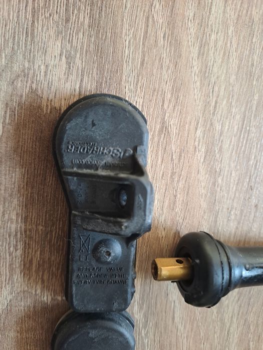 Оригинални  датчици  TPMS Рено Трафик  2017 г