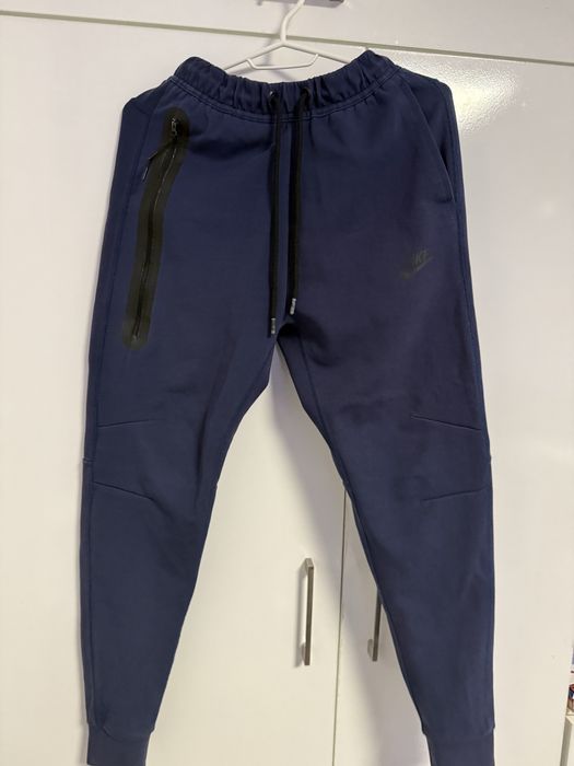 Тъмно син Nike tech fleece