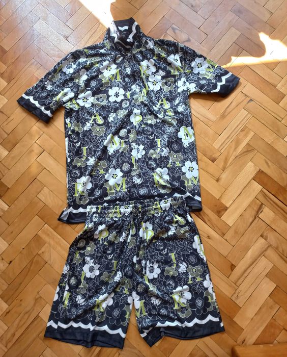 Блузи и тениски и къси гащи