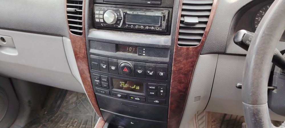 Продавам кия Соренто 2.5 на Части!!!