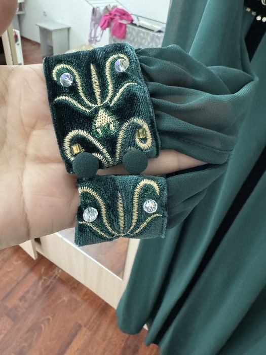 Срочно продам новые платье