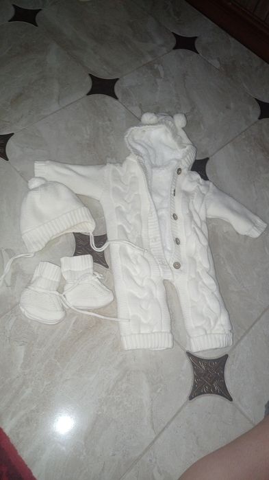 Продам комбенизон и конверт на выписку