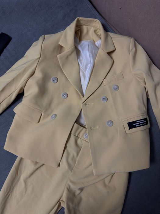 Продам лимонный классический костюм