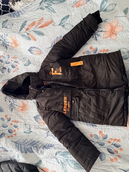 Продам детские зимние куртки