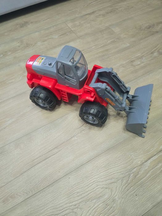 Продам фирменные машинки Полесье