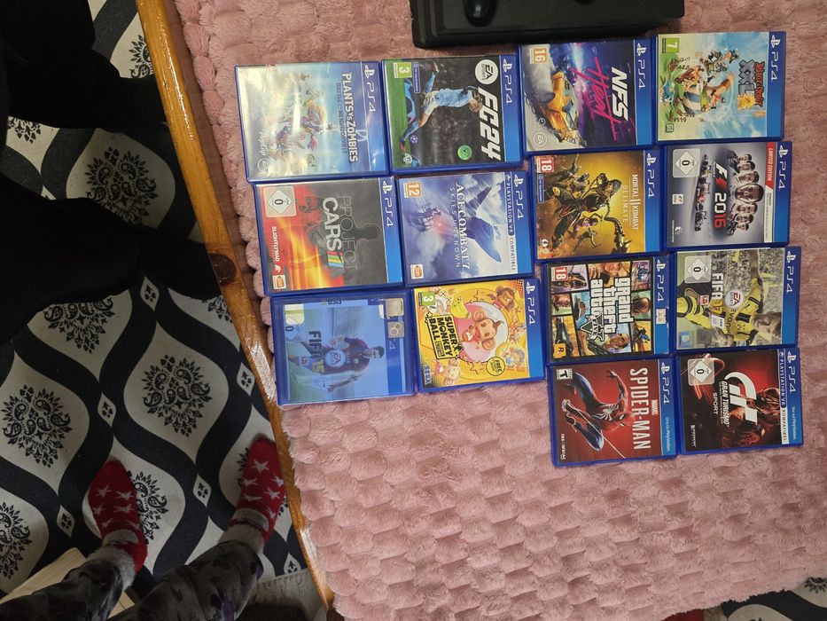 Ps4 pro със 14 игри