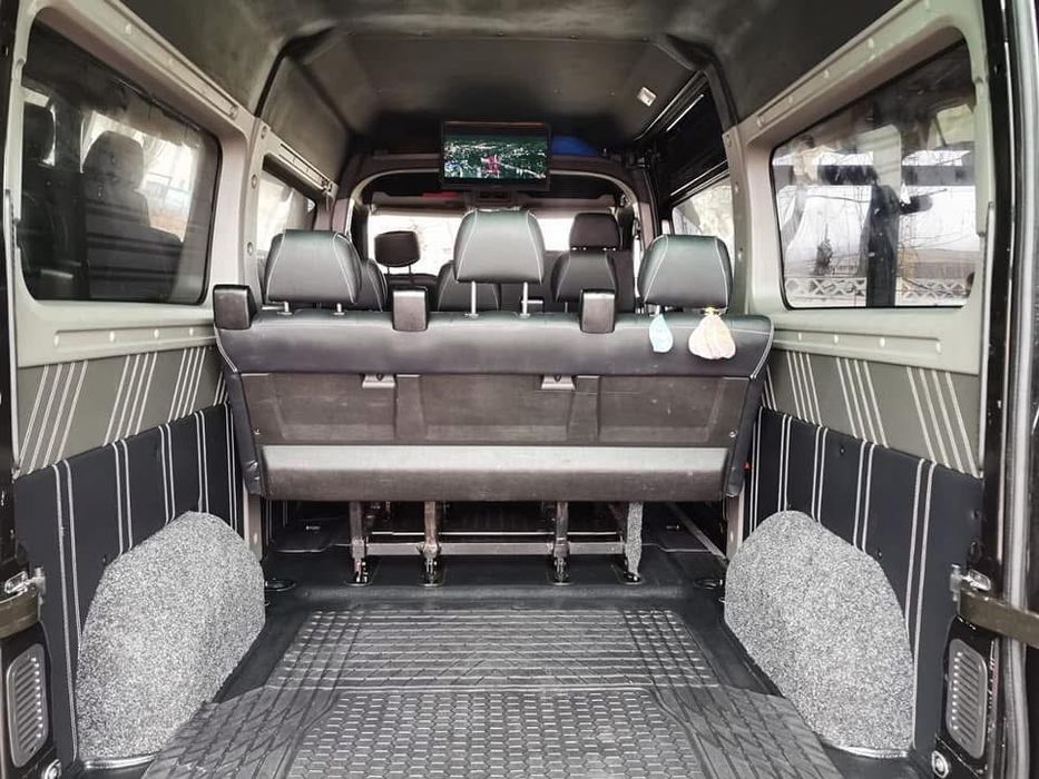 Inchiriez microbuz 8+1 locuri  VIP interior Piele/tv/webasto