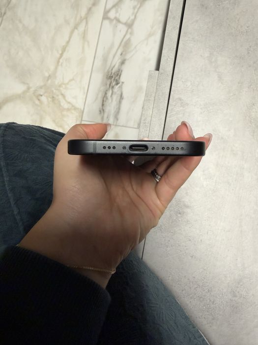 Iphone 15 , 84% baterie, 128 GB