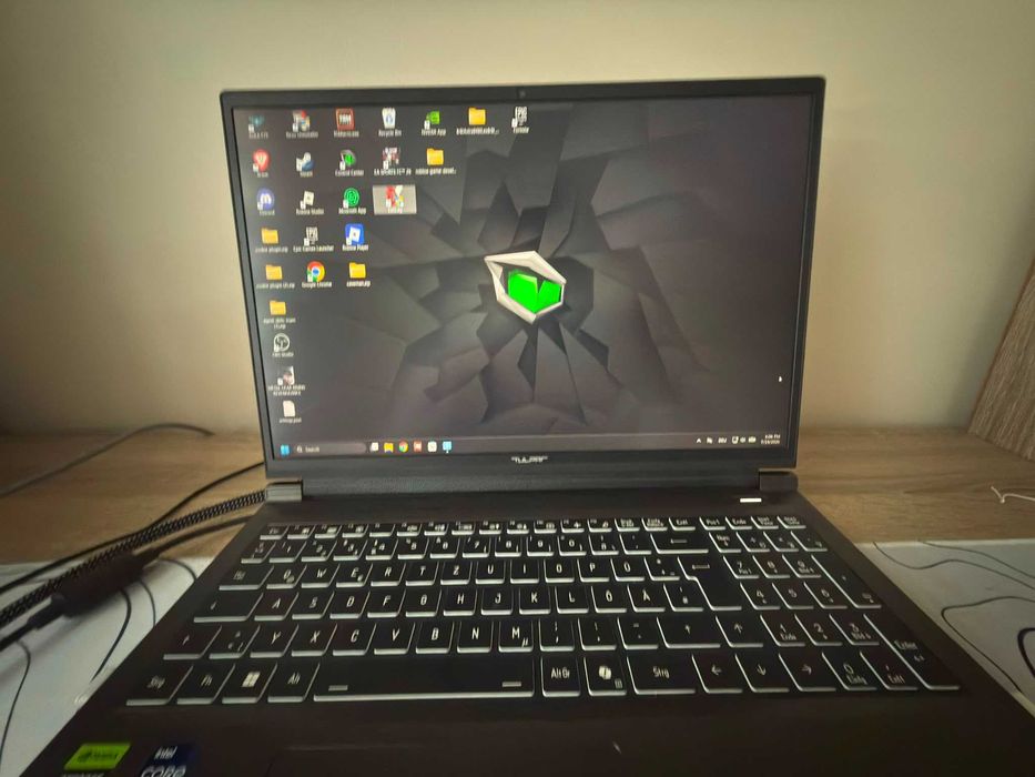 Tulpar T6 Гейминг Лаптоп – i9-14900HX, RTX 5070 Ti, 32GB RAM, 180Hz