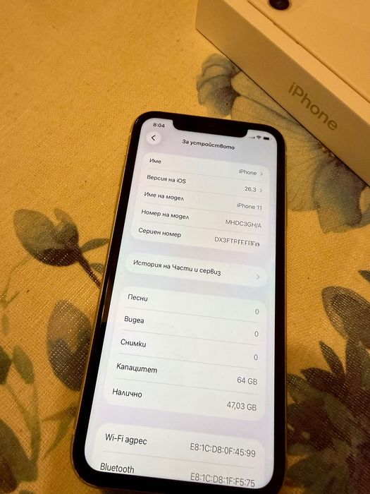 iPhone 11 бял - без забележки, 64 gb - пълен комплект - батерия 79%