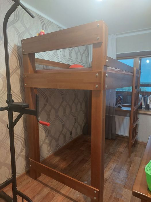 Продам кровать из дерева