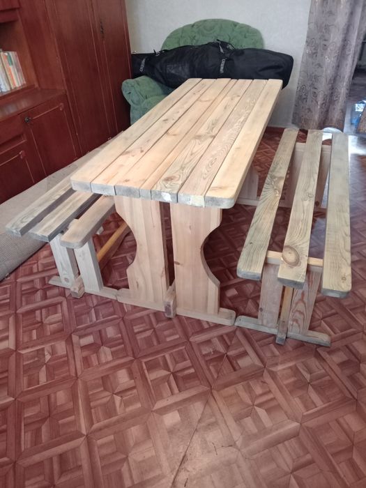 Продам  стол с двумя лавками.