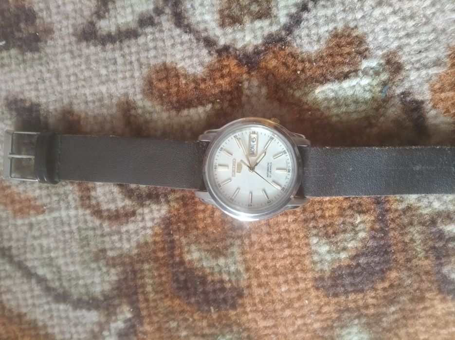 Продам часы наручные