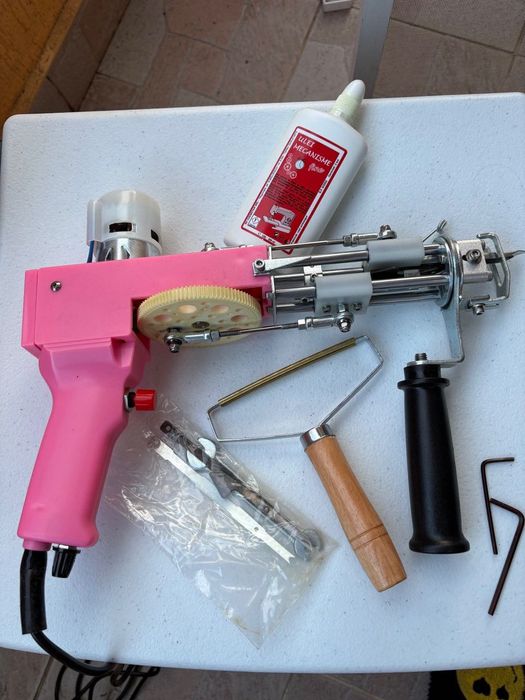 Tufting gun /  pistol tufting