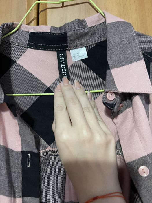 Camasi roz pudra model pisici Bershka, roz cu carouri negre HM XS