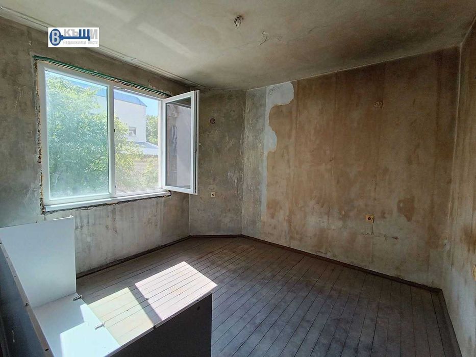 Тристаен тухлен апартамент в кв. Бузлуджа