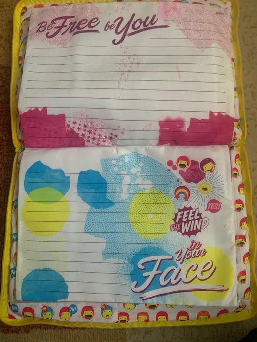 Perna Soy Luna cu căști audio