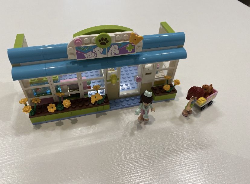 Продам Lego Friends Vet