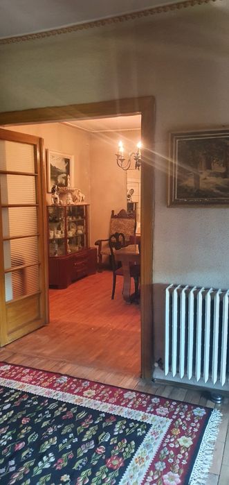 Inchiriez apartament in vila/ curte /