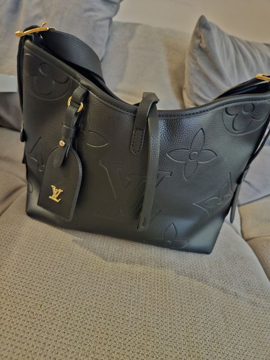 Много красива чанта на Louis Vuitton