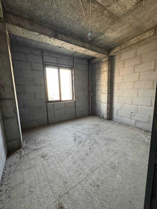 Срочно сотилади 77 м кв ли 2 хонали уй таийор кдастрли